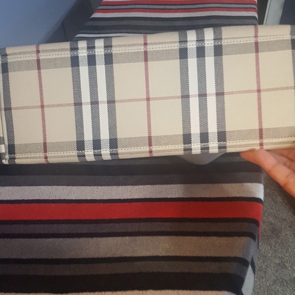 Burberry Purse - Picture 2 of 4